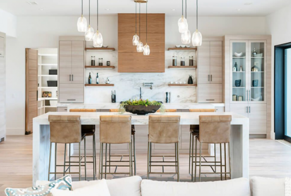 Dapur mewah dan elegan dengan sentuhan kayu alami